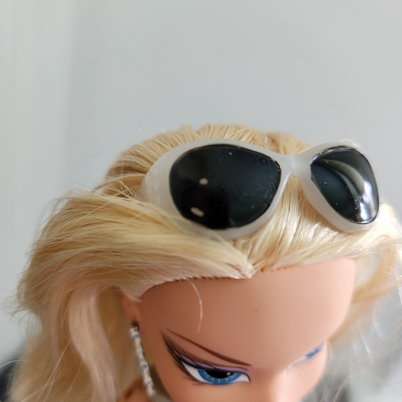 Sun Kissed Colour Changing Cloe - Picture 3 of 11